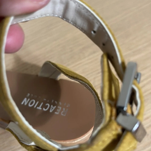 Kenneth Cole Reaction Jolly Low Wedge Golden Yellow Sandal size 6.5 - Picture 13 of 16